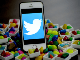 Twitter targets business users with live news to boost ad revenue