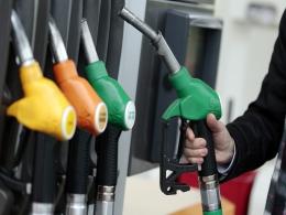 Govt cuts retail price of petrol and diesel even as crude price rises