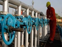 Oil plunges 25% after Saudi Arabia slashes prices, opens taps