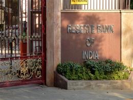 RBI keeps rates unchanged on inflation fears