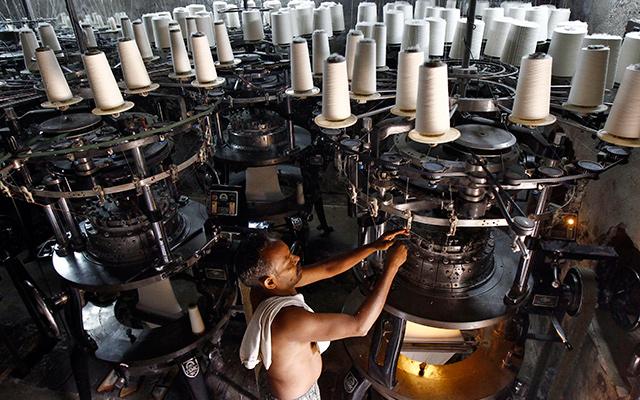 India factory output contracts in December on banknote ban