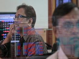 Sensex closes over 1% lower as lenders dampen market sentiment