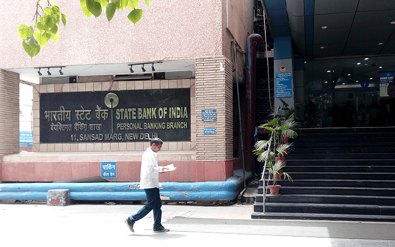 State Bank of India launches $2.33 bn share sale