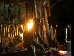 Indian factories step up output, shed jobs in November: PMI