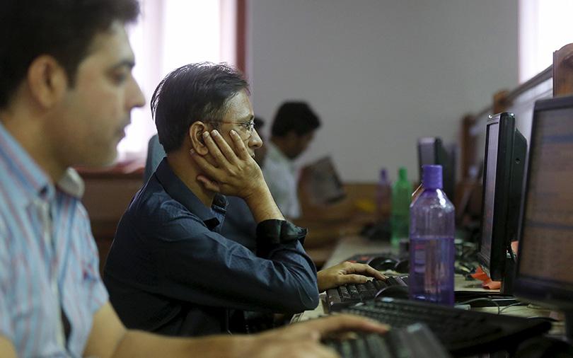 Sensex closes in the red as IT stocks drag