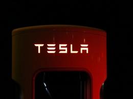 Tesla to unveil electric truck prototype amid Model 3 manufacturing mess