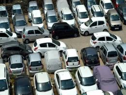 India passenger vehicle sales climb 14% in August