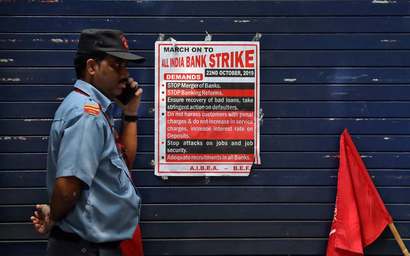 Some 300,000 employees of state-led banks strike against mergers