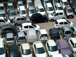Pandemic pushes India's passenger vehicle sales to six-year low