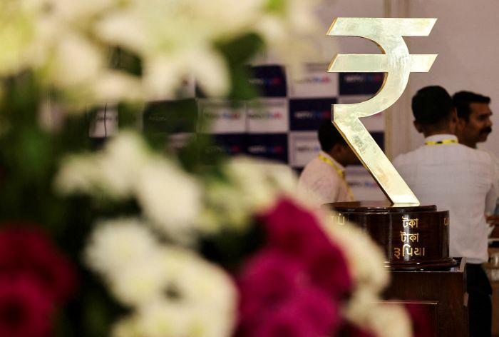 Rupee falls to record low as fears of prolonged Middle East war hit Asian currencies