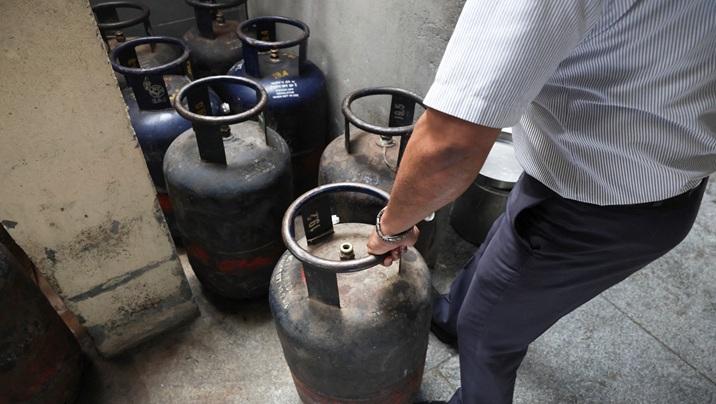 Indian restaurants warn of shutdowns as Iran war makes cooking gas scarce