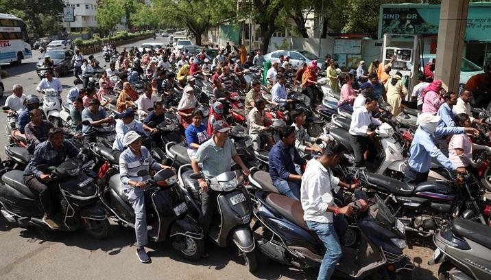Govt slashes special excise duties on petrol, diesel