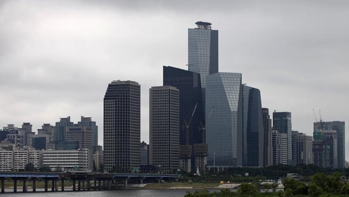 Global financial firms pivot to South Korea, cautious on China and India, survey shows