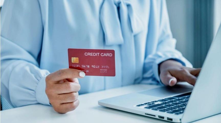 How Business Credit Cards Help Startups Manage Early Cash Flow