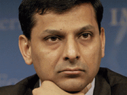 Rajan shocks with repo rate hike, trims rupee support measure
