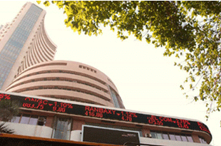Markets hit new high with robust US economic growth, Japanese stimulus