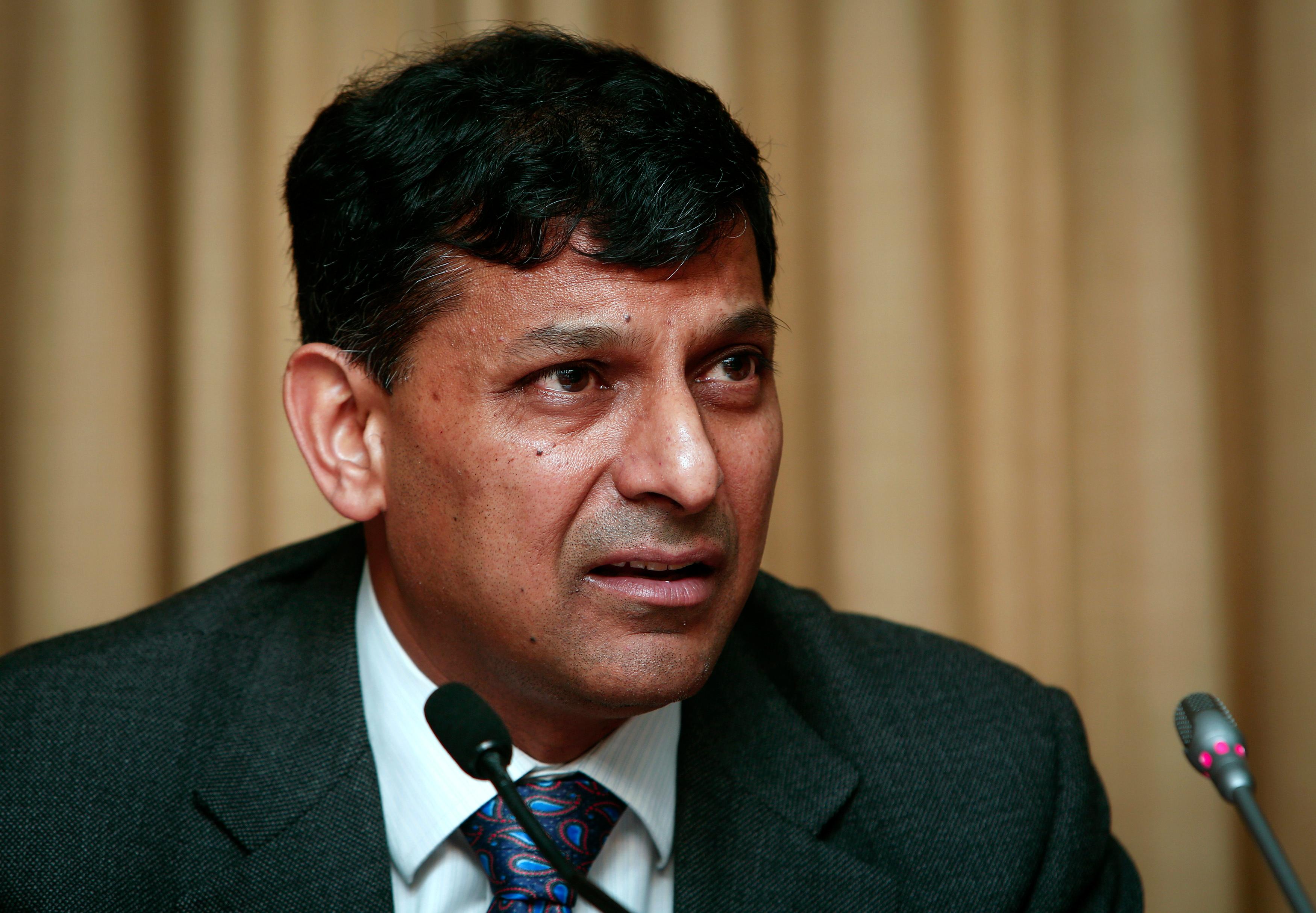RBI holds on to key policy rate but cuts SLR to boost liquidity