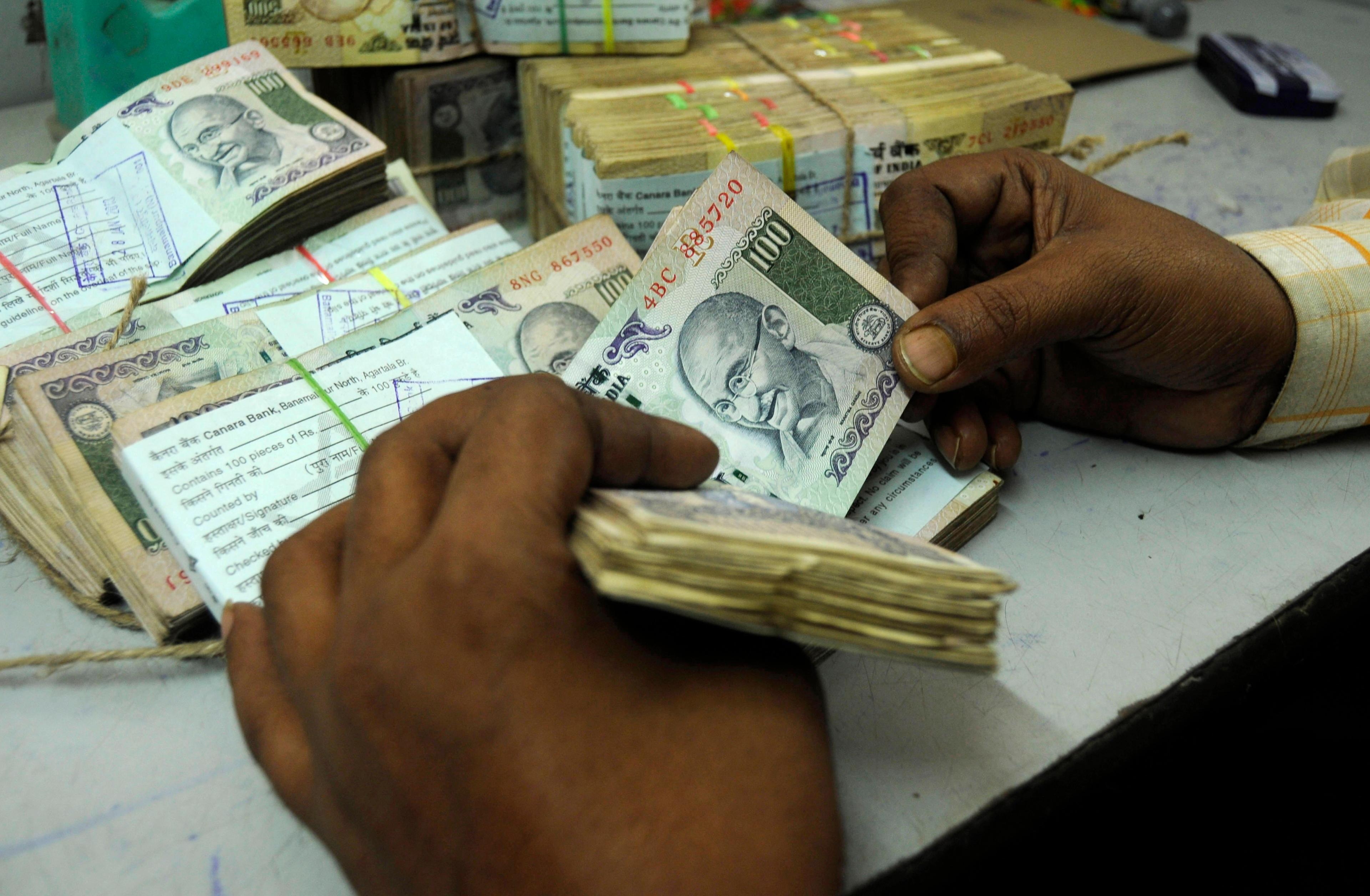 Current account deficit narrows to 6-year low in Q3, expected to ease further in FY16