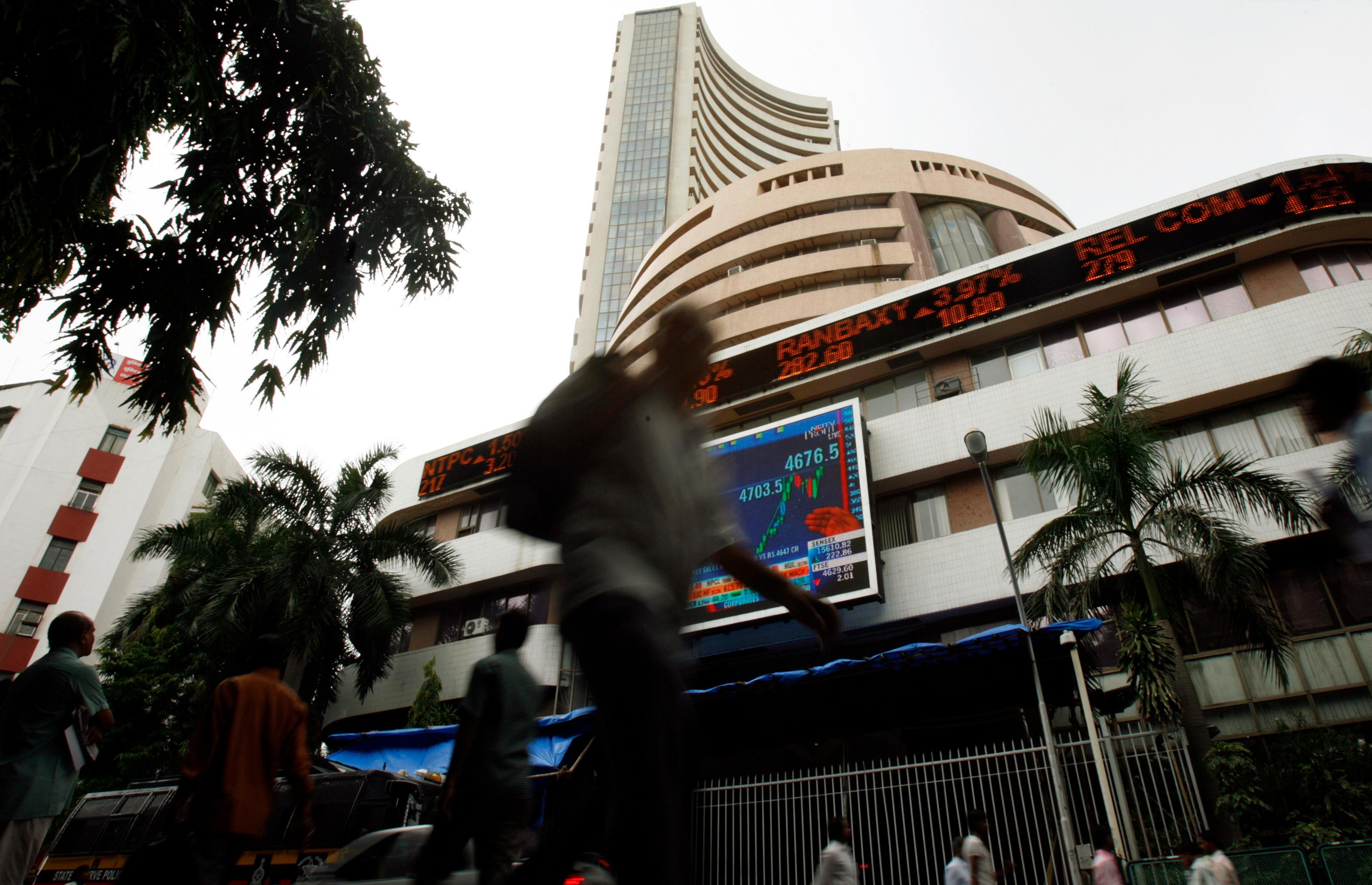 Sensex jumps on rate cut hopes, good fiscal deficit number