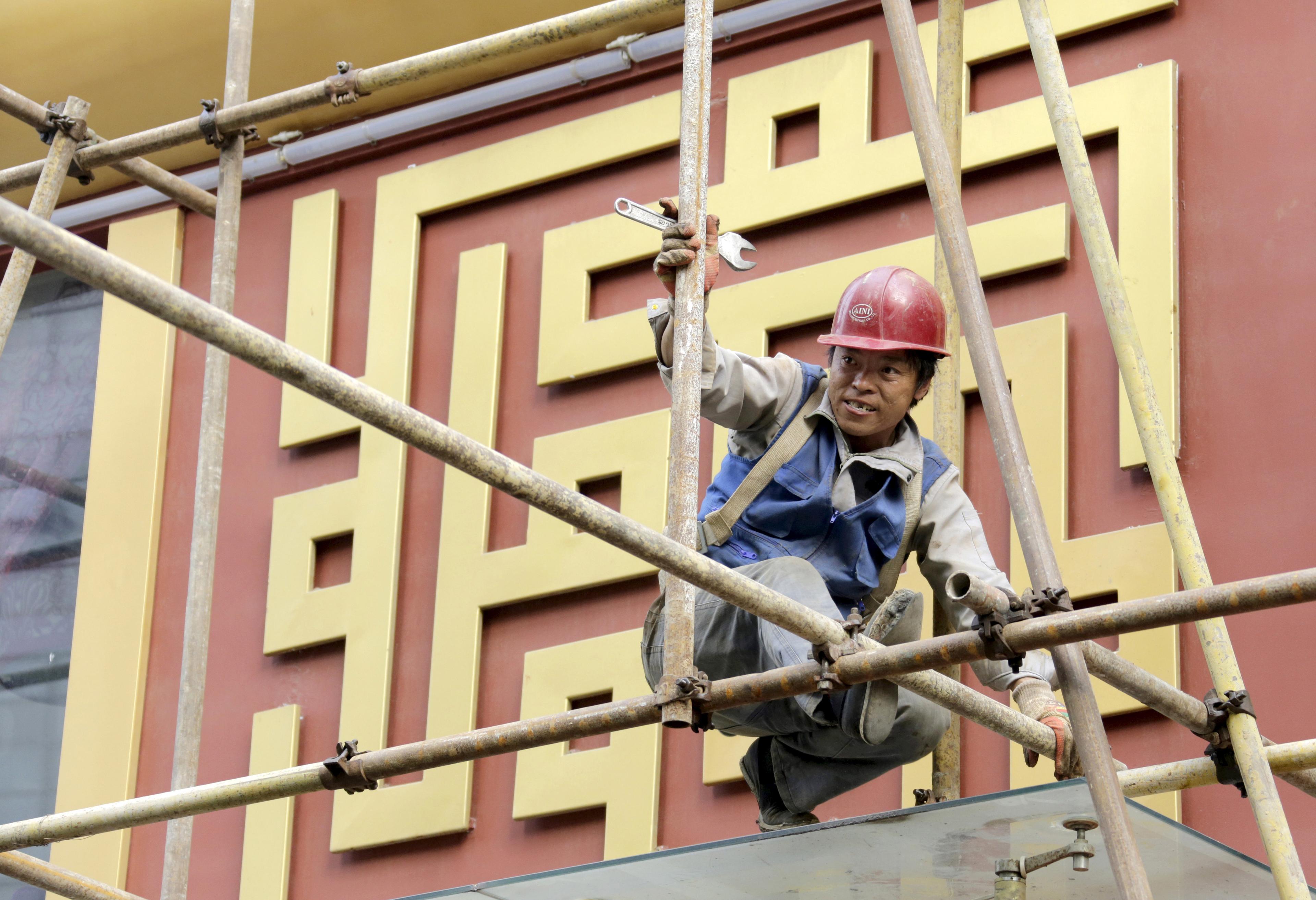 China’s growth falls to 6.9% in July-Sep