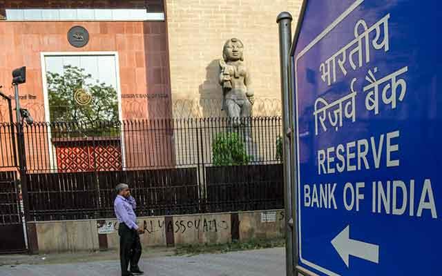 RBI draft note bars large business houses from setting up new banks