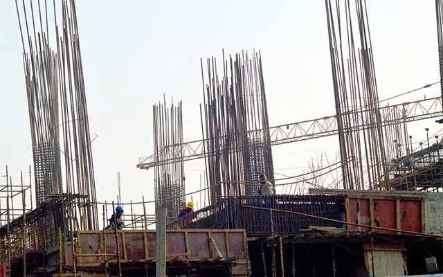 India infrastructure output growth jumps in March, slumps in FY16