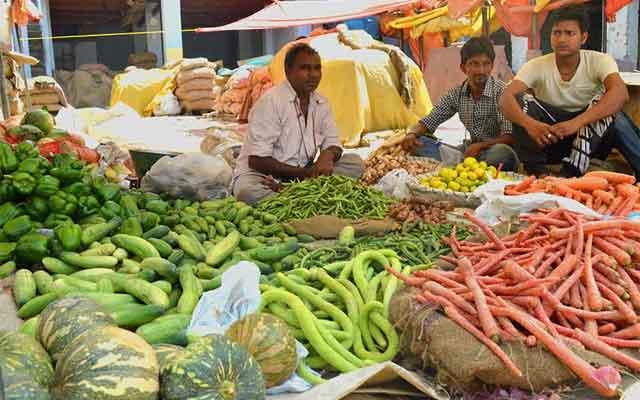Retail inflation accelerates, industrial output stagnates