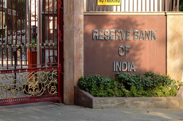 RBI keeps rates unchanged on inflation fears