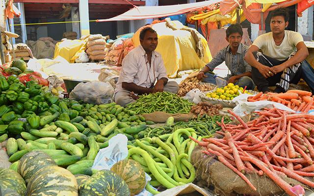 India sets inflation target at 4%