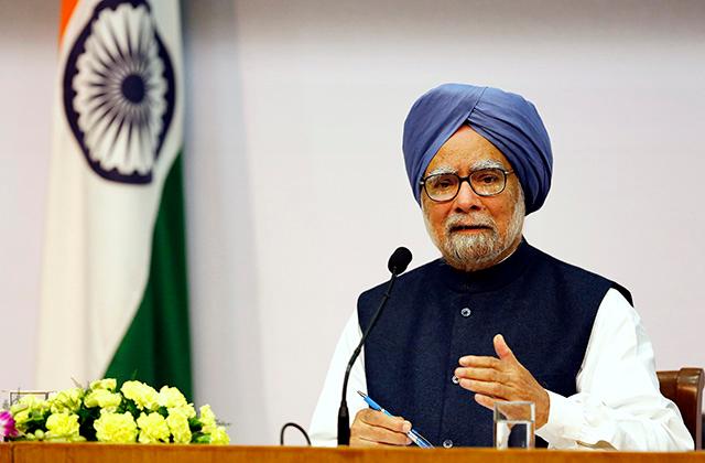 Former PM Manmohan Singh calls note ban monumental mismanagement, organised loot