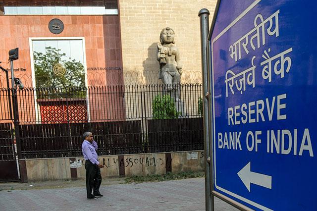 Demonetisation: RBI caps monthly withdrawal from Jan Dhan accounts