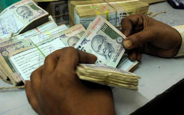Govt tightens currency exchange rules, eases withdrawal norms