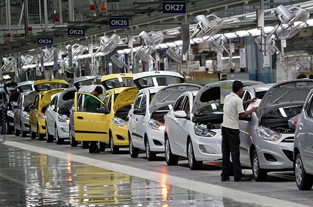 India December auto sales post steepest drop in 16 years on cash woes