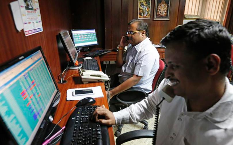 Sensex ends higher as banking stocks gain