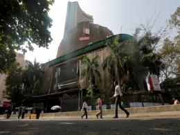 State Bank of India leads Sensex to new closing high