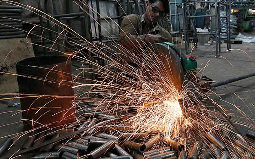 Govt forecasts FY18 growth to slow down to 6.5%