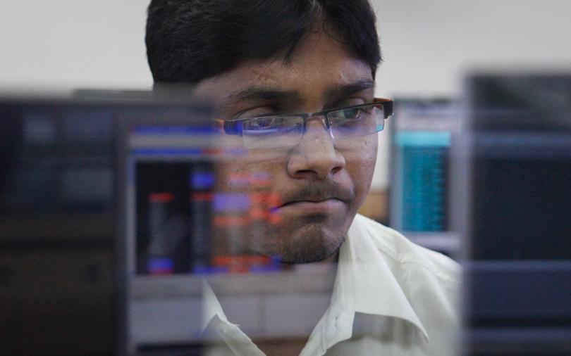 Indian shares end flat as losses in financials offset by IT, pharma gains