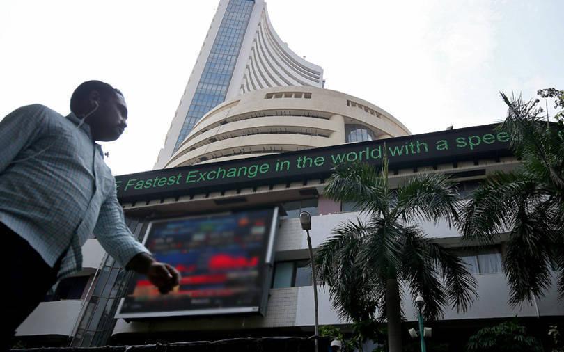Indian shares end higher as financials, IT stocks gain